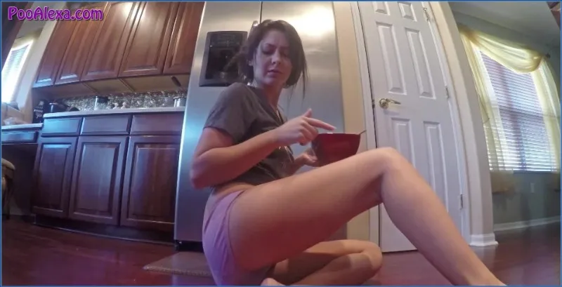 PooAlexa y el enorme desastre de desayuno con mucha caca - scat video
