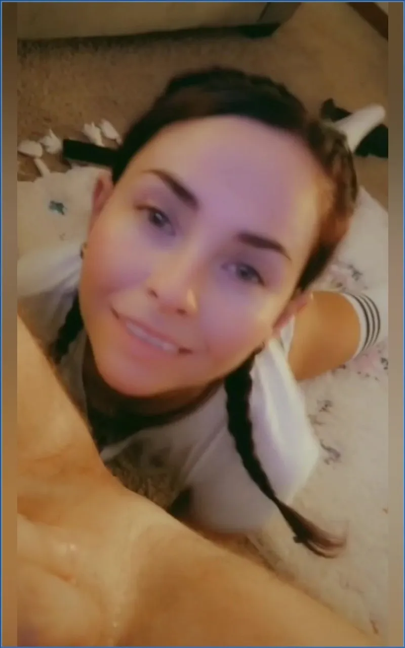 LilbuttLex le lame el culo a su Amo, sumisa y devota - scat video