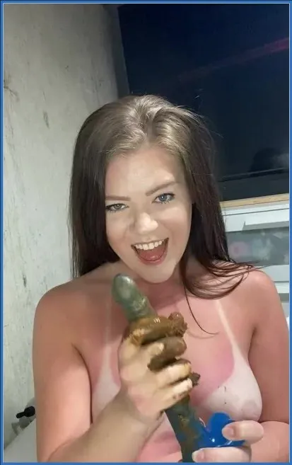 Foxness limpia su dildo sucio tras el juego anal - scat video